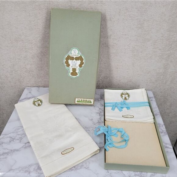 Liddell Other - Liddell Damask Irish Linens White Linen 12 Napkins and Tablecloth 64×102